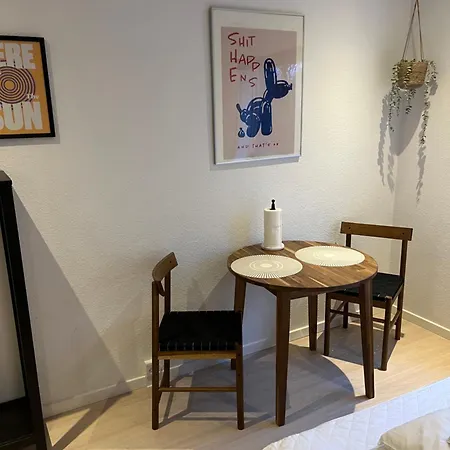 Apartment Of Bricks 7 *